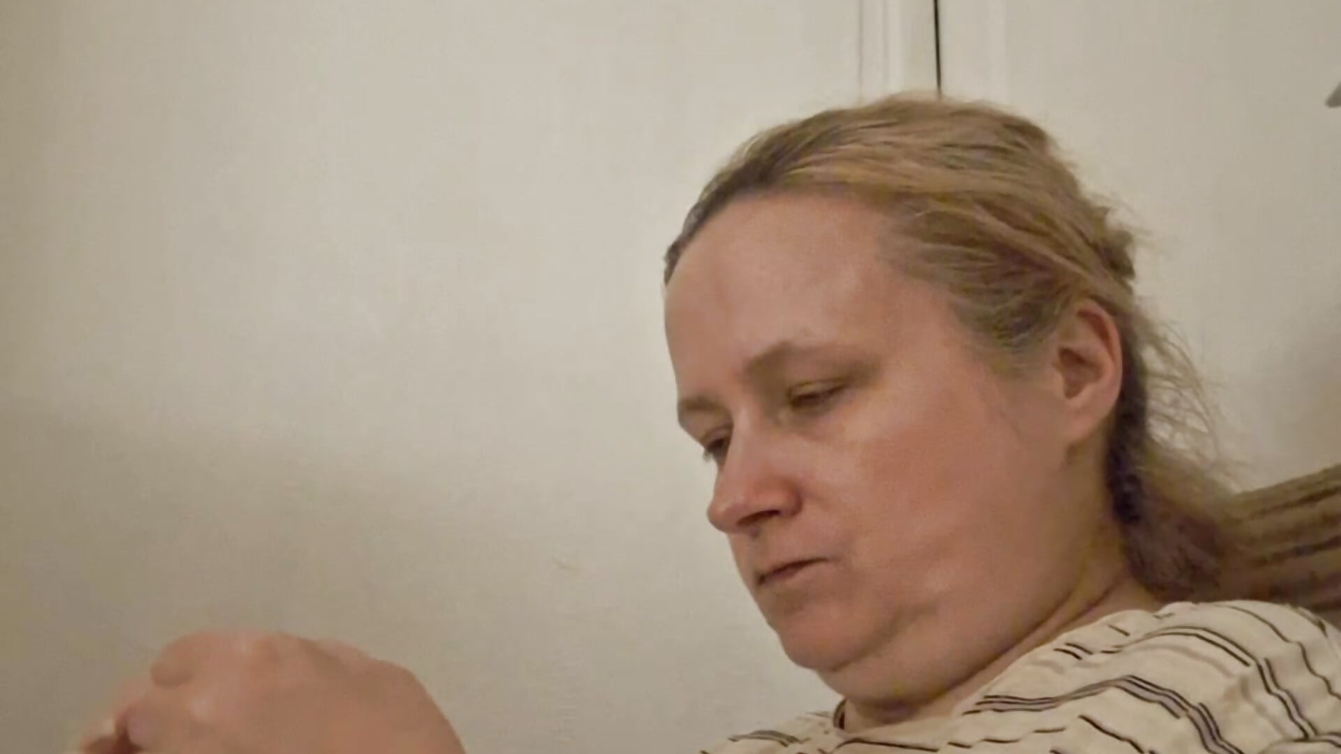 Przyklejam paznokcie z folii i rozmawiam ze soba - video by CitratedPaean cam model