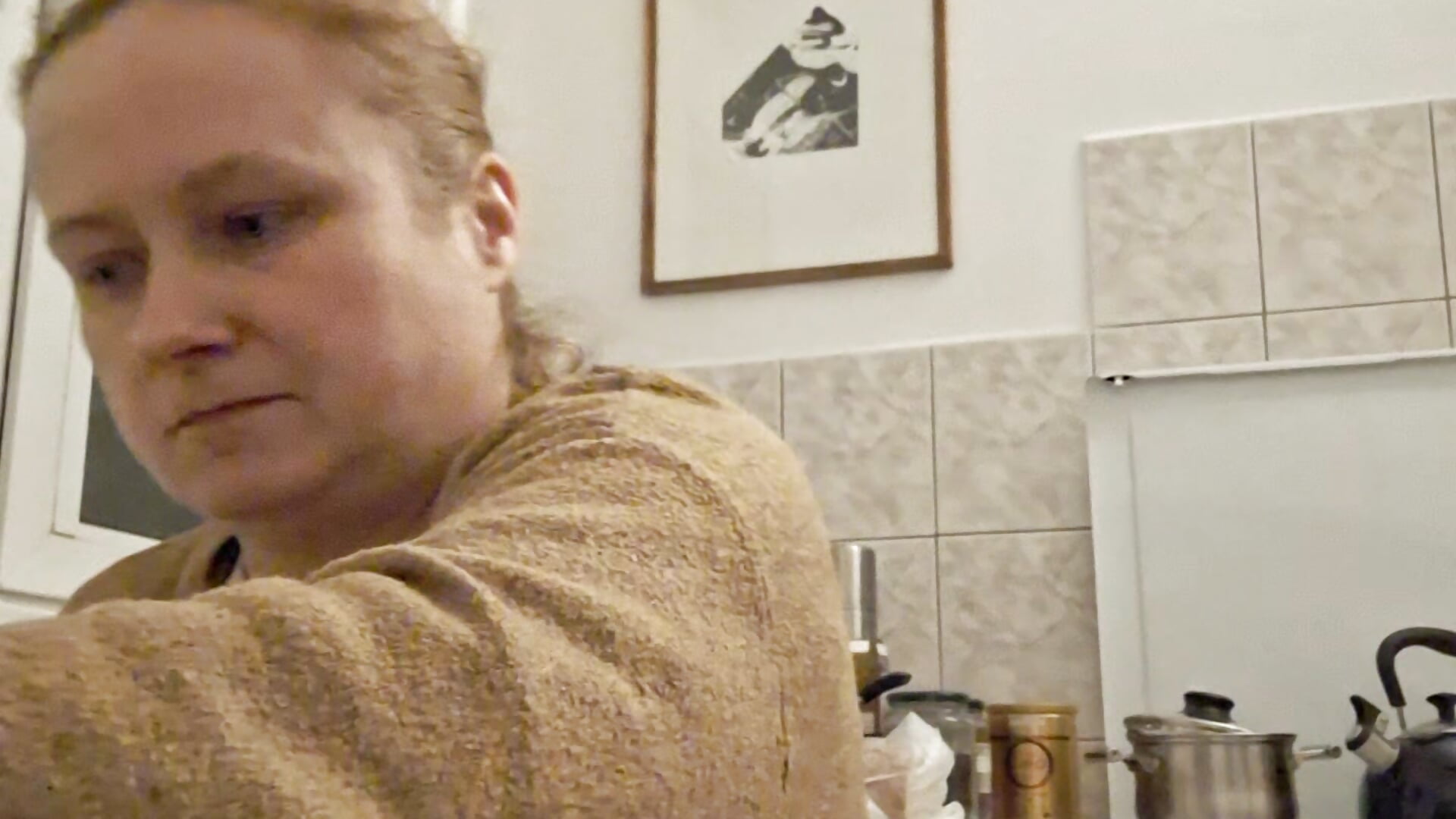Gotuje kapuste czerwona,pomidory i marchewke.Jestem ubrana🧥👚🙉 - video by CitratedPaean cam model