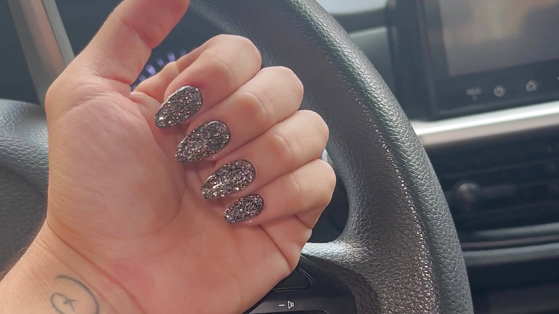 Nails 💅 - video by nurbanu_hatem cam model