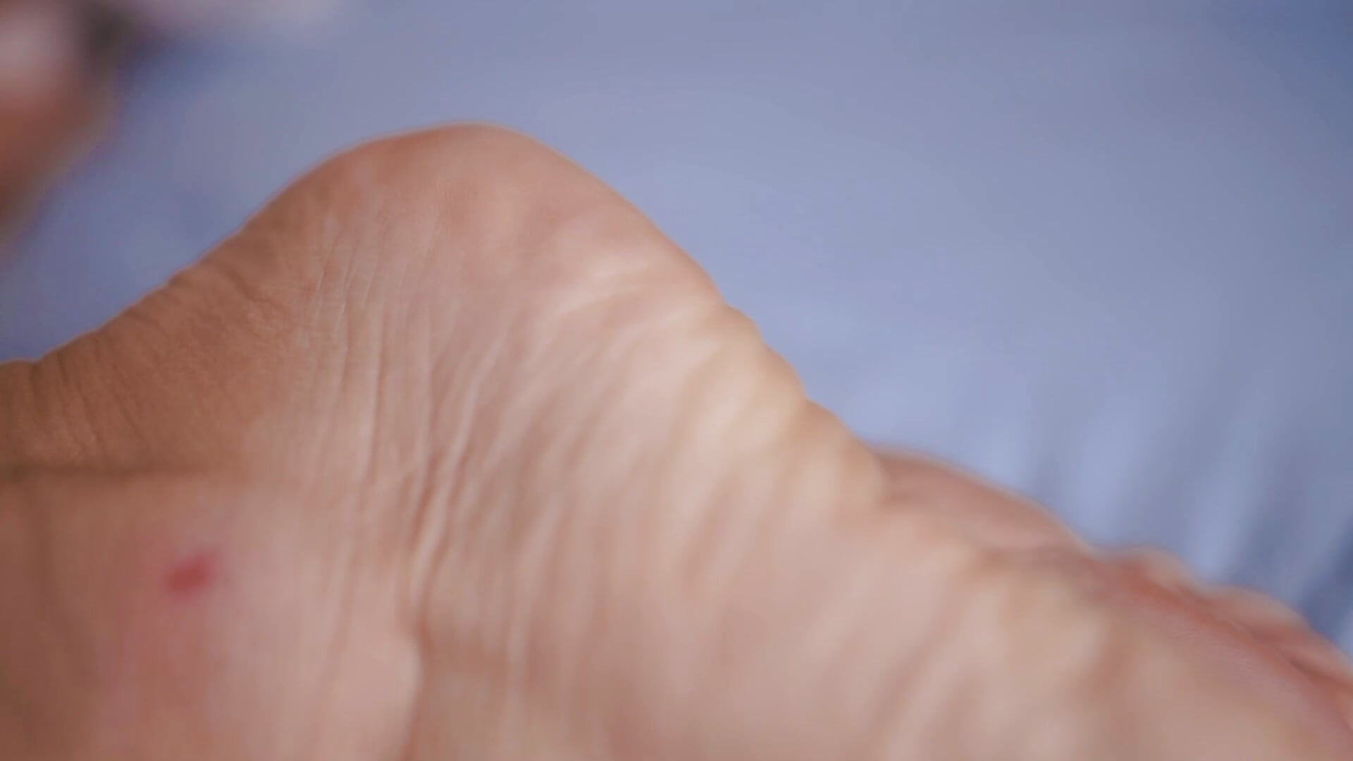 Even more soles!－カメラキャストのroxana_brooksの動画