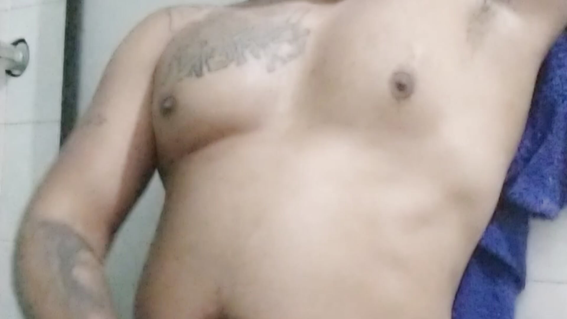 a handjob in the bathroom - video by KenllyH cam model