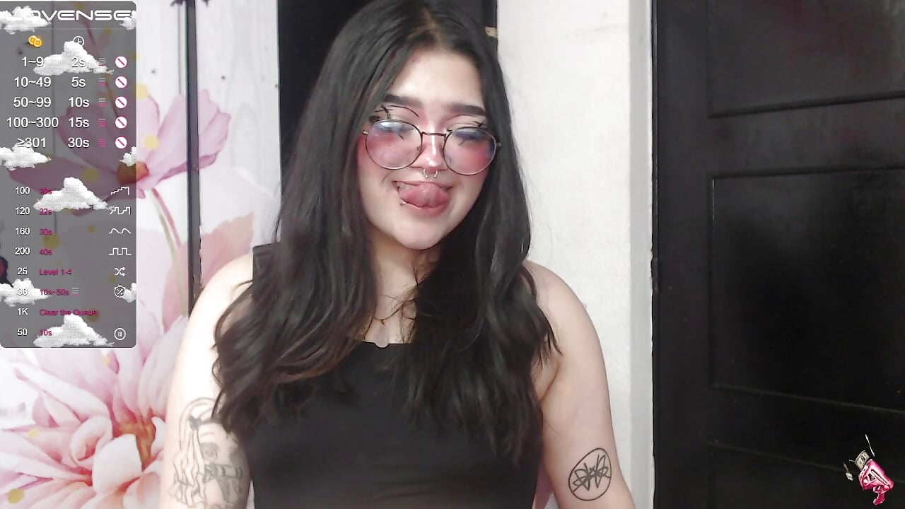 play with my tongue - video by megar_3 cam model