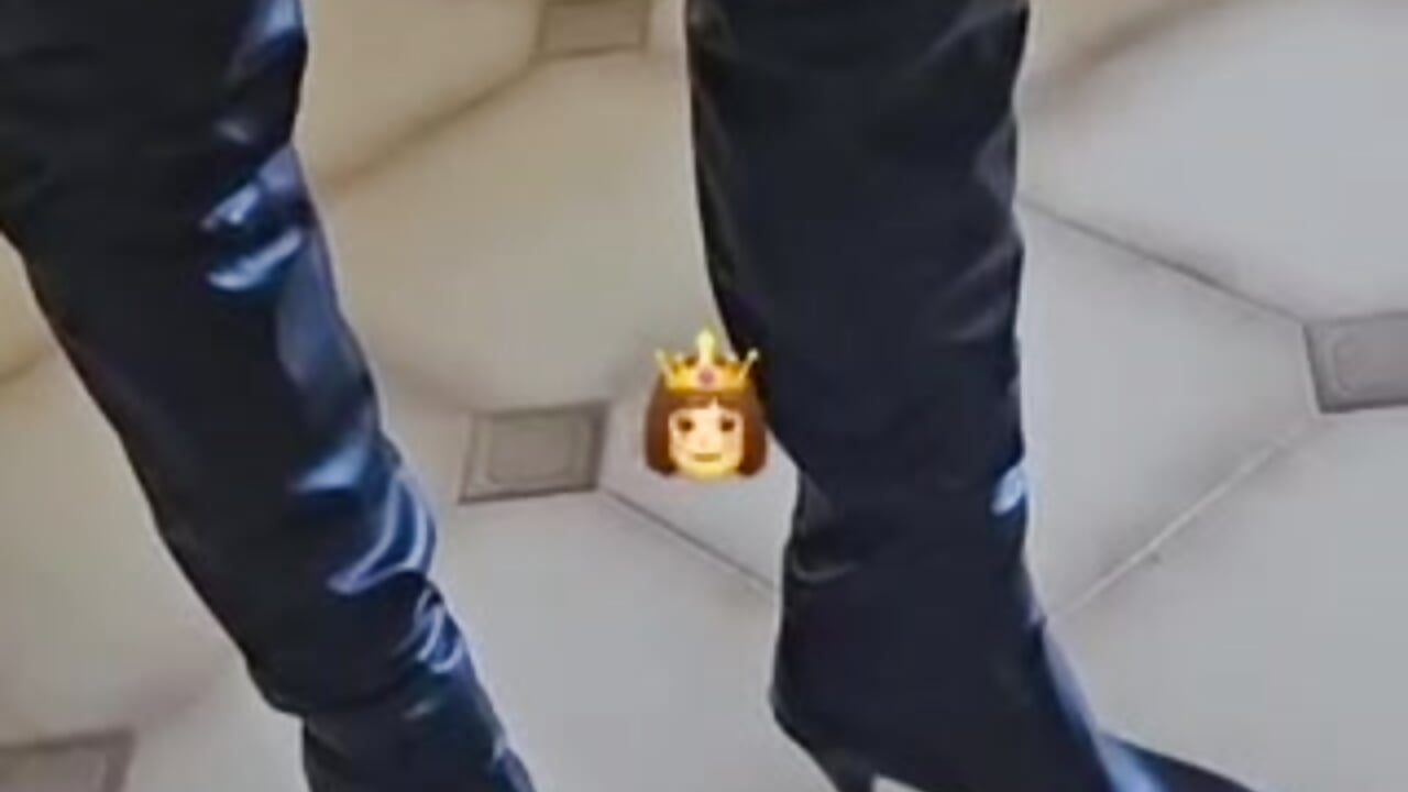 La regina 👸 - video van SarahSexyBiker cam-model