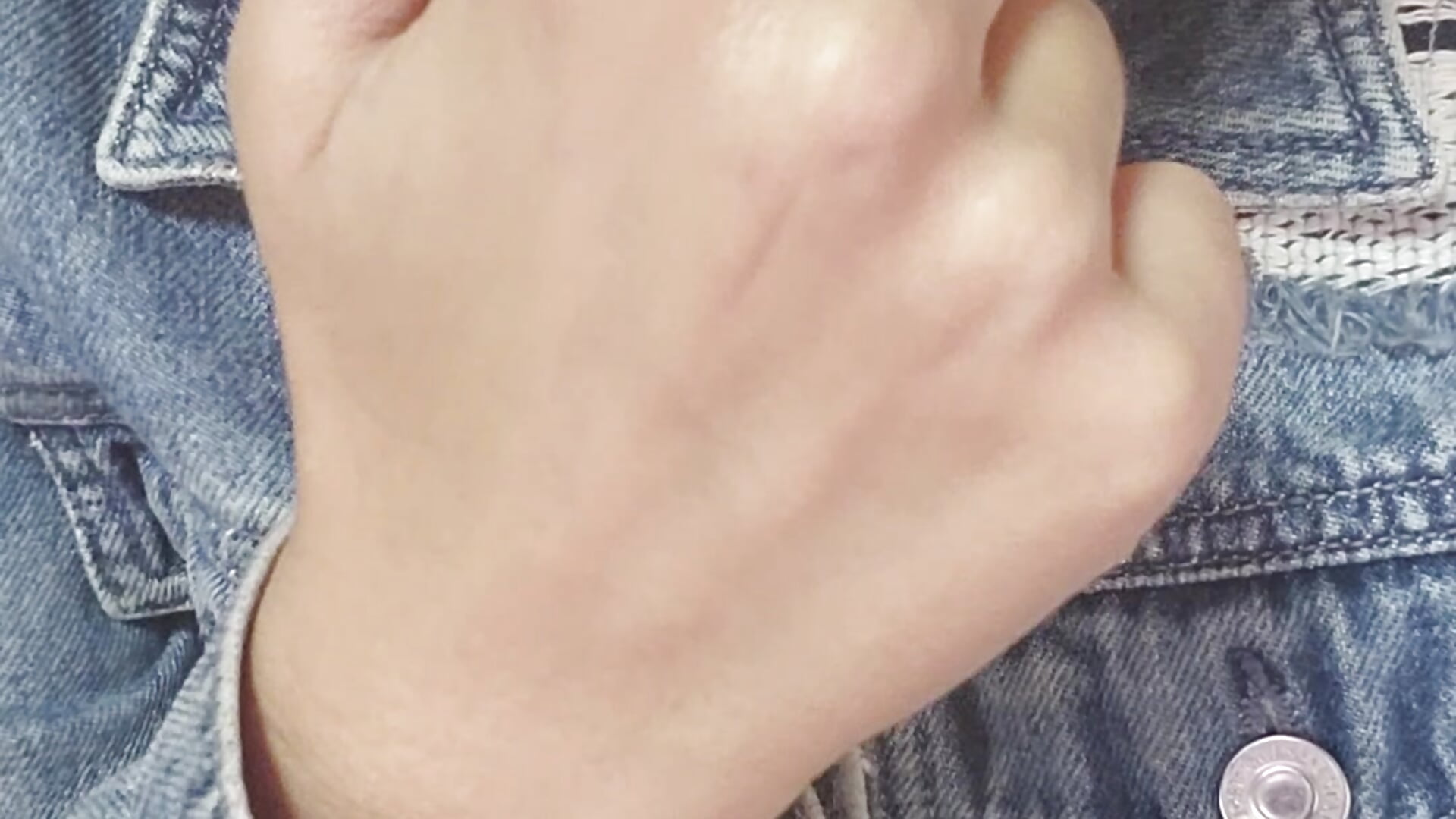 Salutino - video van SarahSexyBiker cam-model