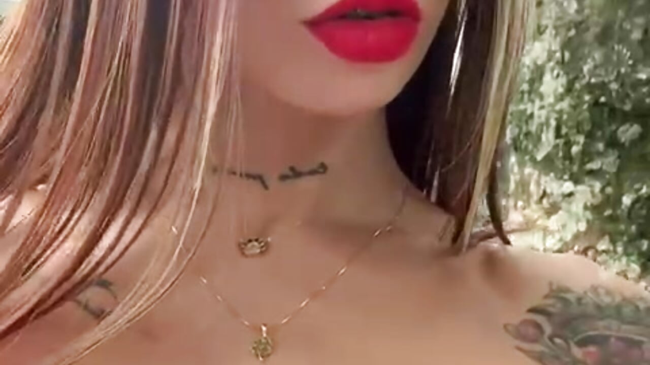 Red lips – video od webkamerové modelky zinnia_mosley