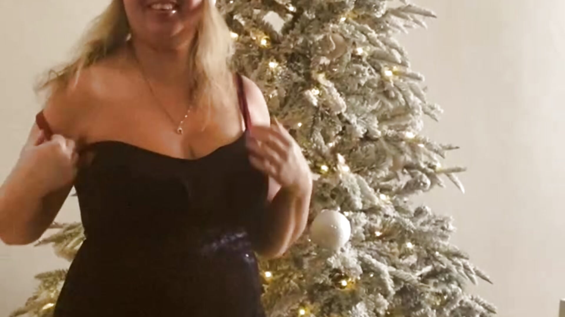Merry Christmas! - video của người mẫu cam Ivanka_sss
