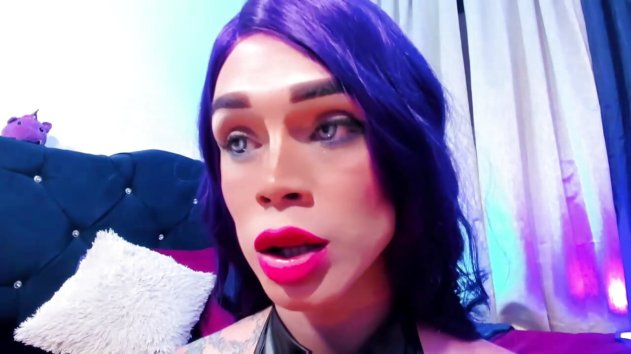 Sexy purple👑 - video av lesly_xx cam model