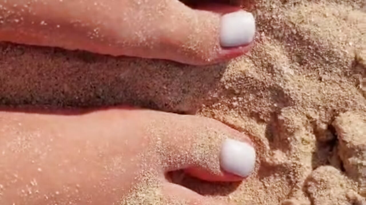 Worship  white toes in hot sand!