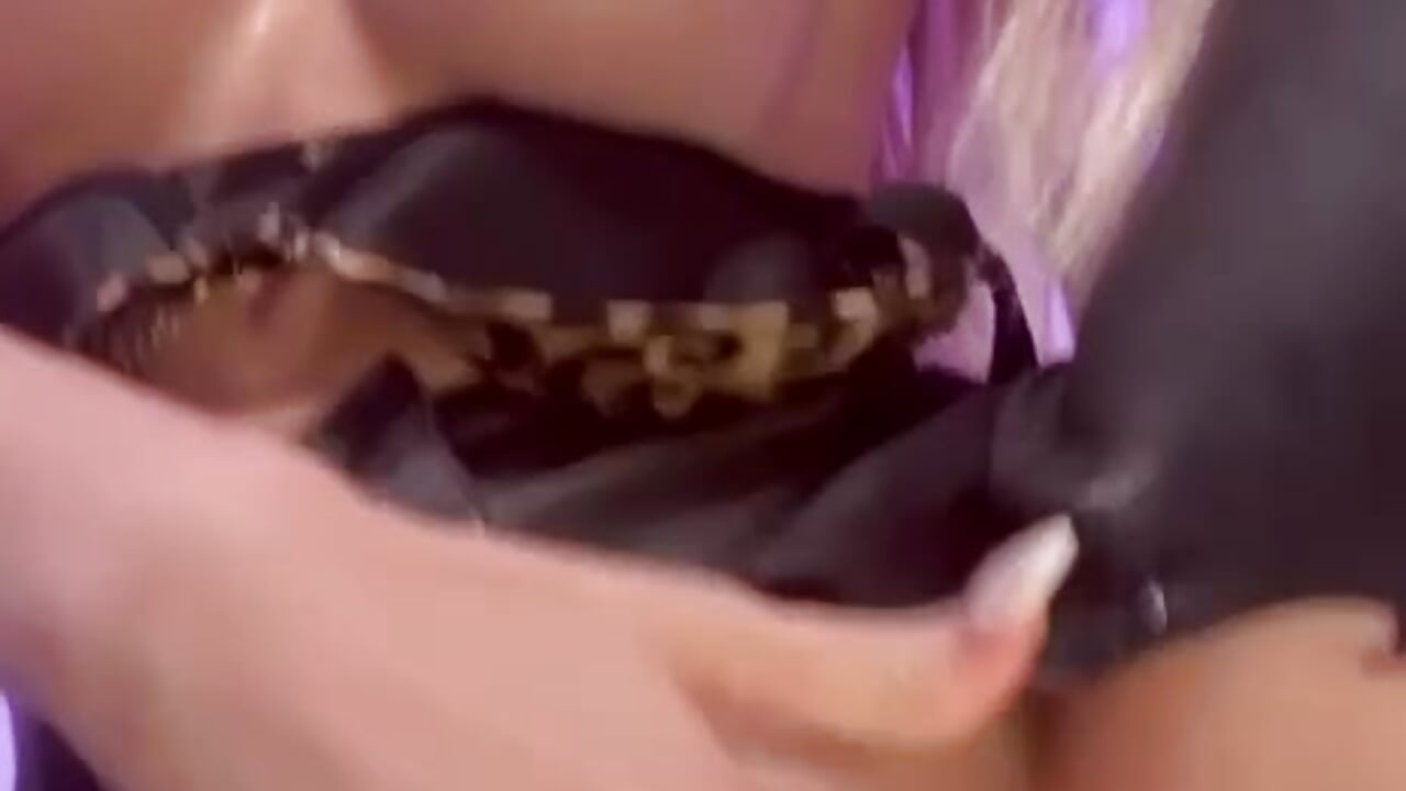 🍆ULTRA CLOSE UP HUGE DILDO FUCKING MY TIGHT PUSSY 🔞－カメラキャストのSophieBaleyの動画