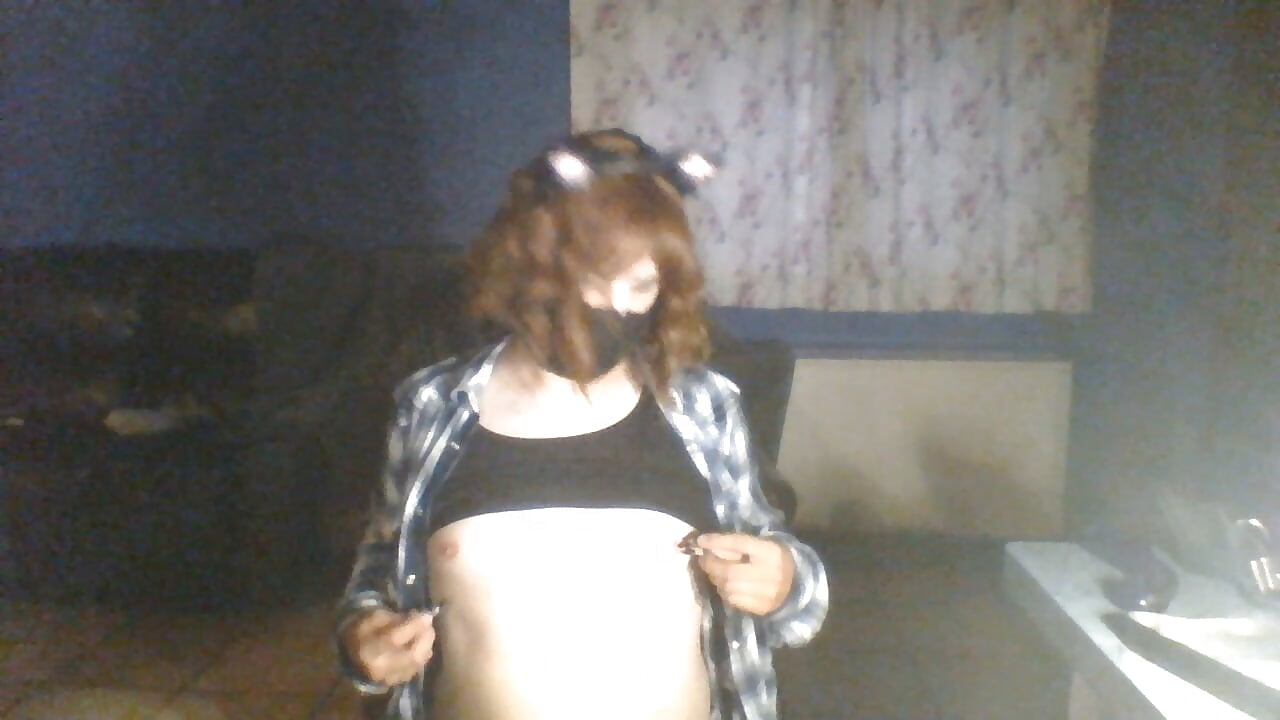 Playing with nipple clamps - video di Ginny-the-bdsm-nympho modella di cam