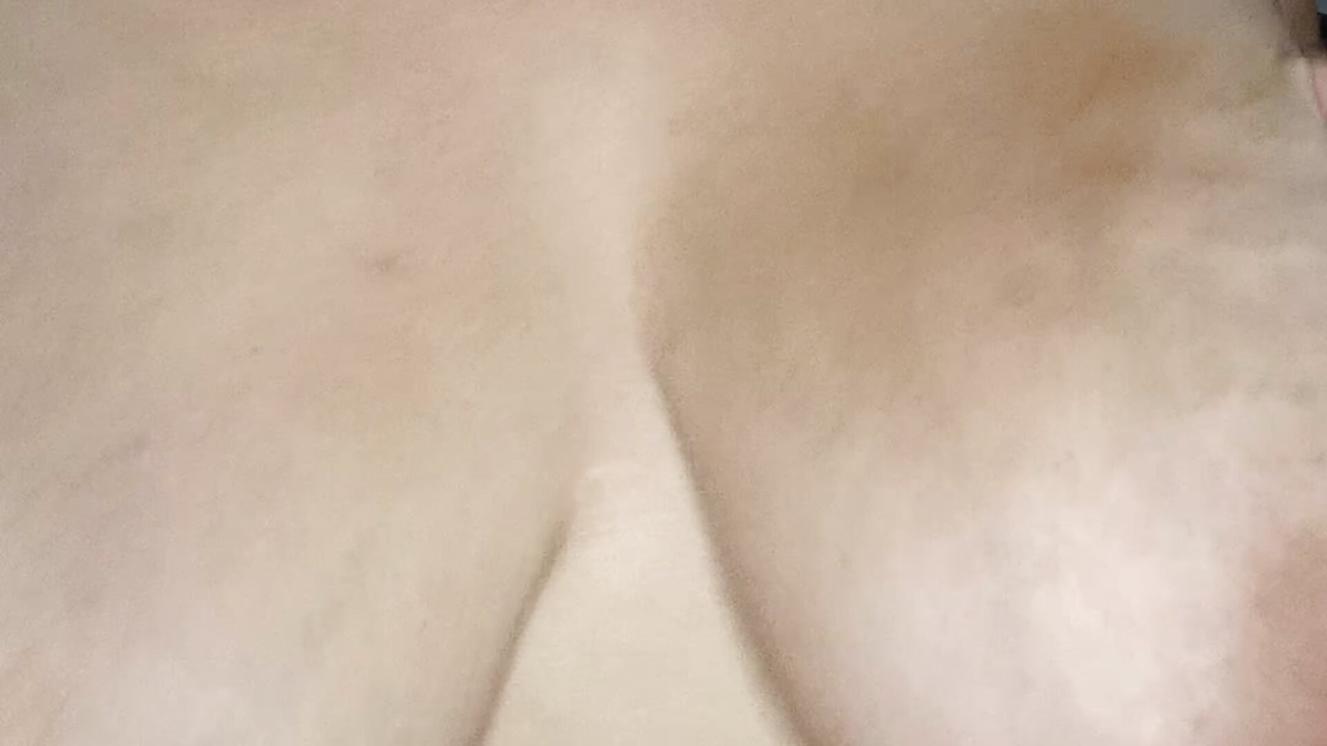 Je joue avec mes seins 🤪