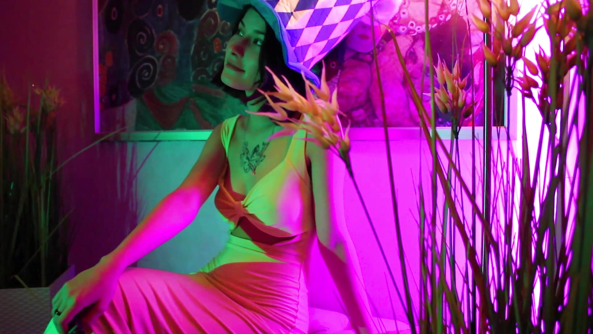 octoberfest - video by luisasensitive cam model