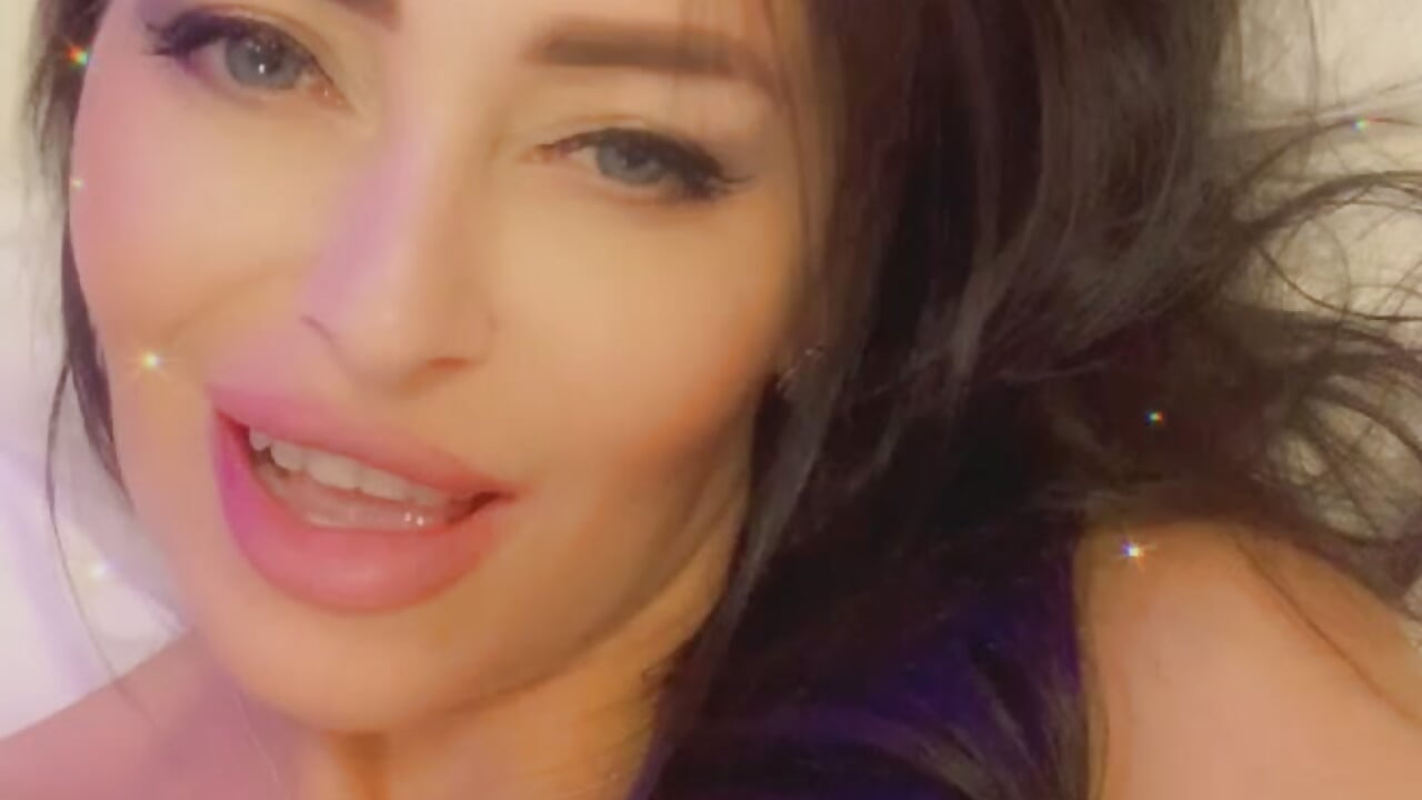 profile-intro-video-1691267798 - video by NaomiBlack35 cam model