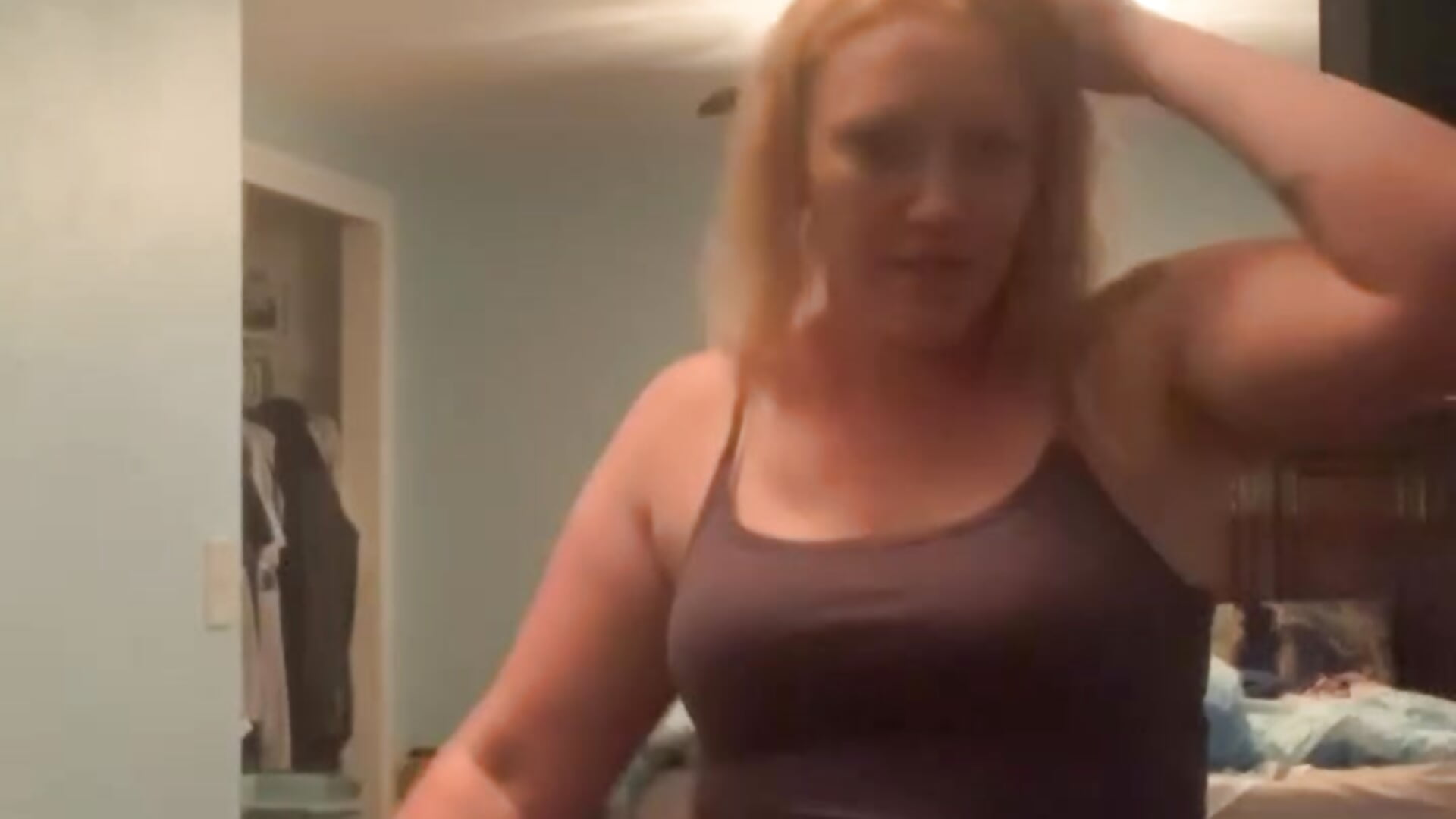 trim,332DE6FF-BB22-48D5-8FBF-C8508A83F818 - vidéo du modèle de showcams mellymelHere4You