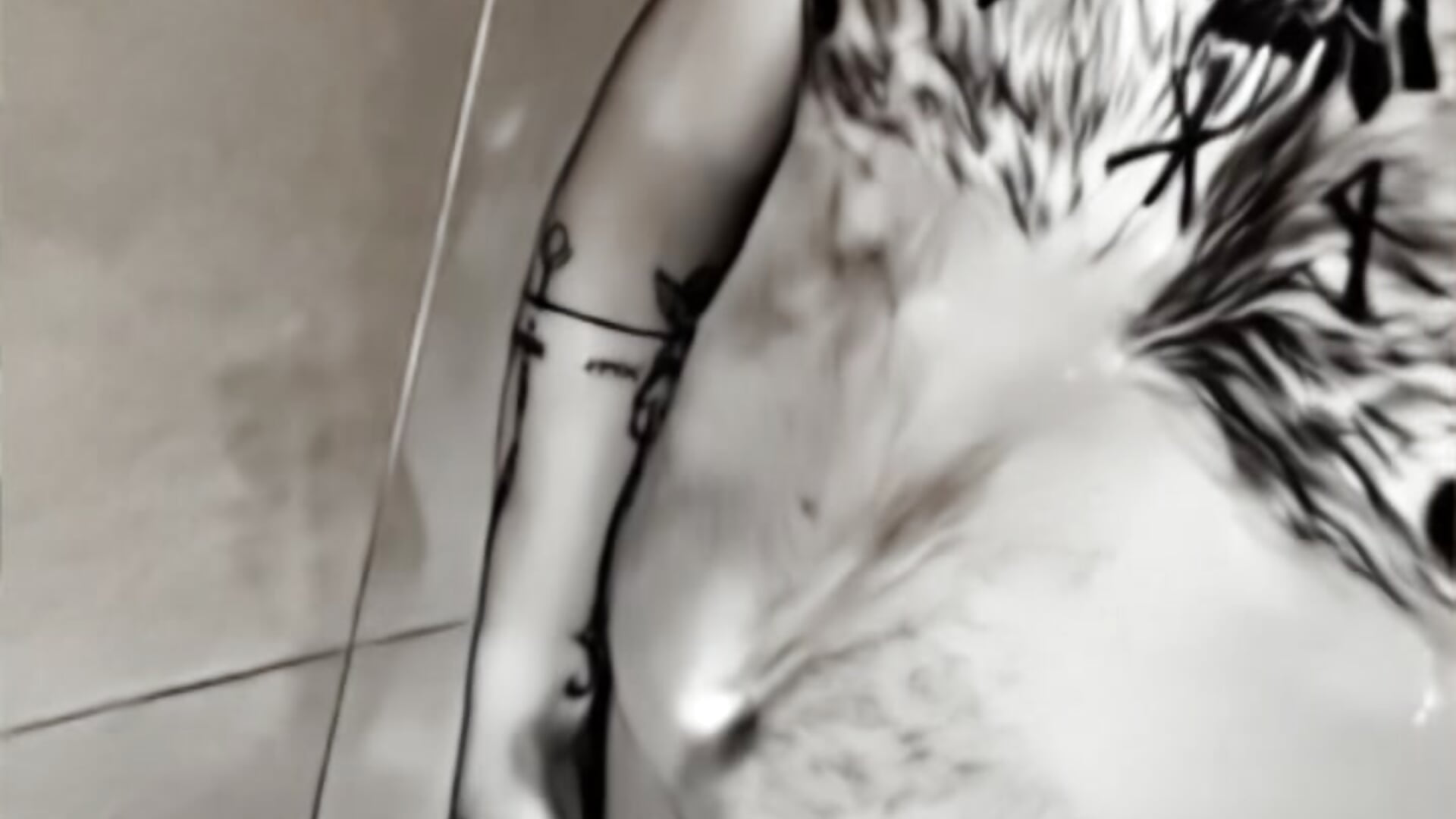 Shower with me - video by angelus112 cam model