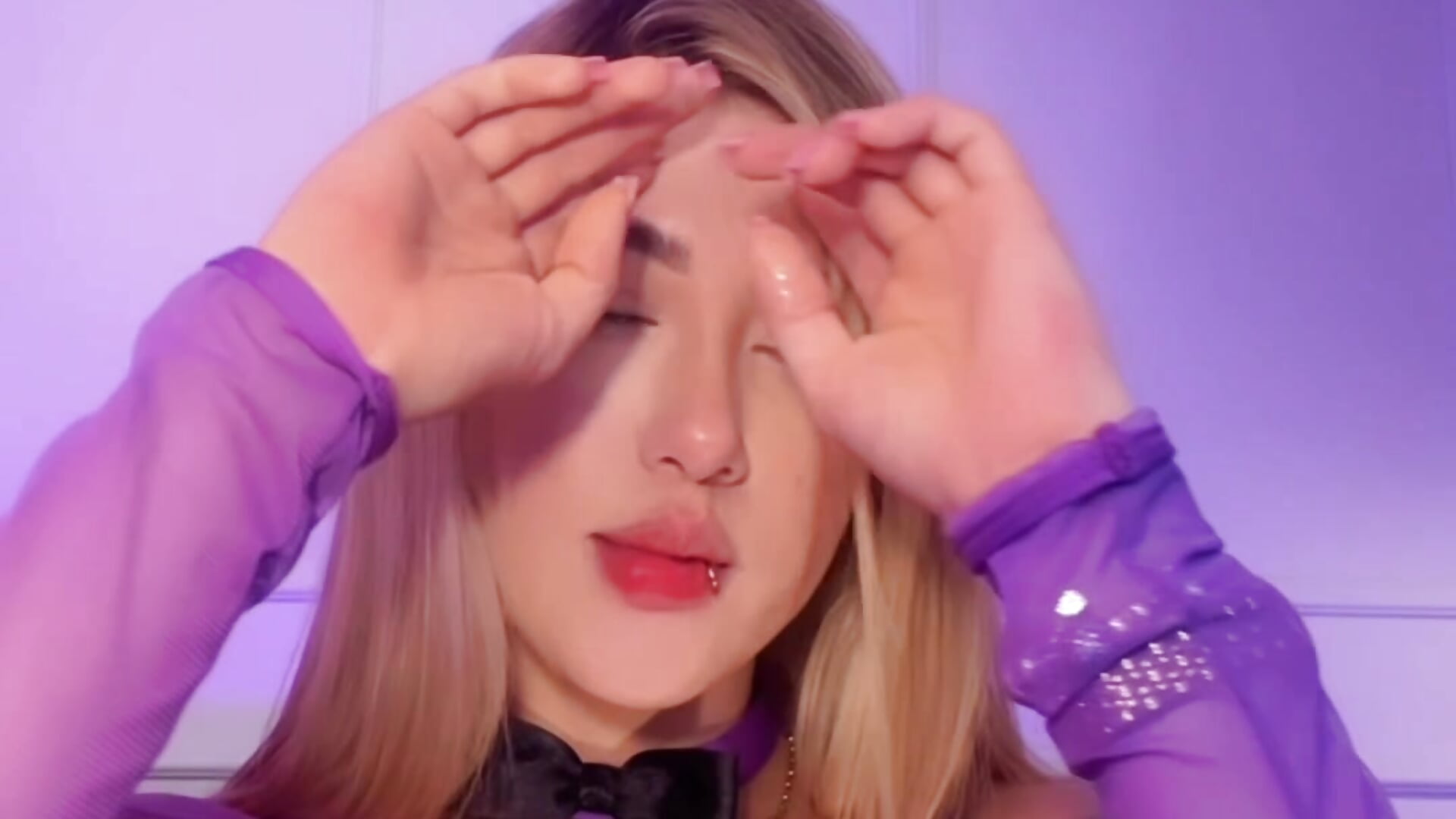 Feliz martes 💜 - video by EveBensonX cam model