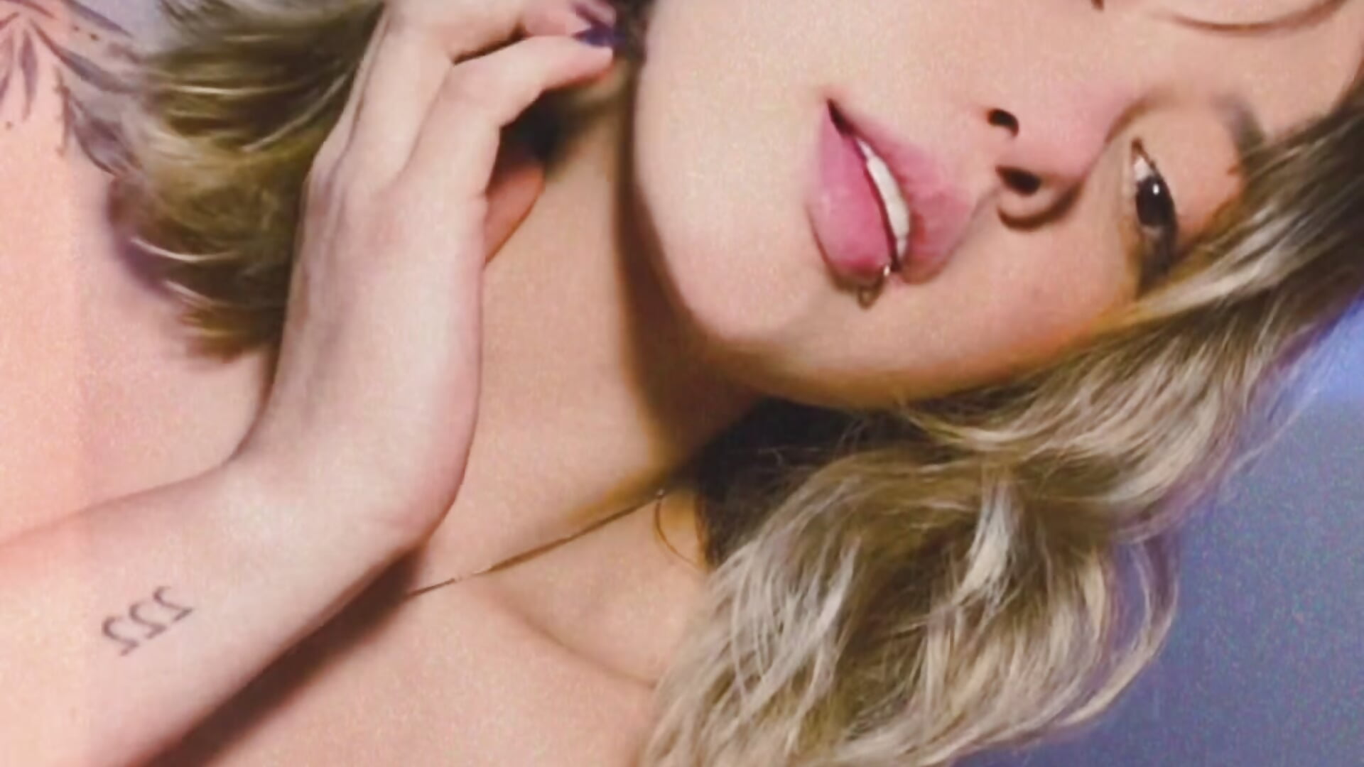 Hello hello 🤍 - βίντεο μοντέλου EveBensonX
