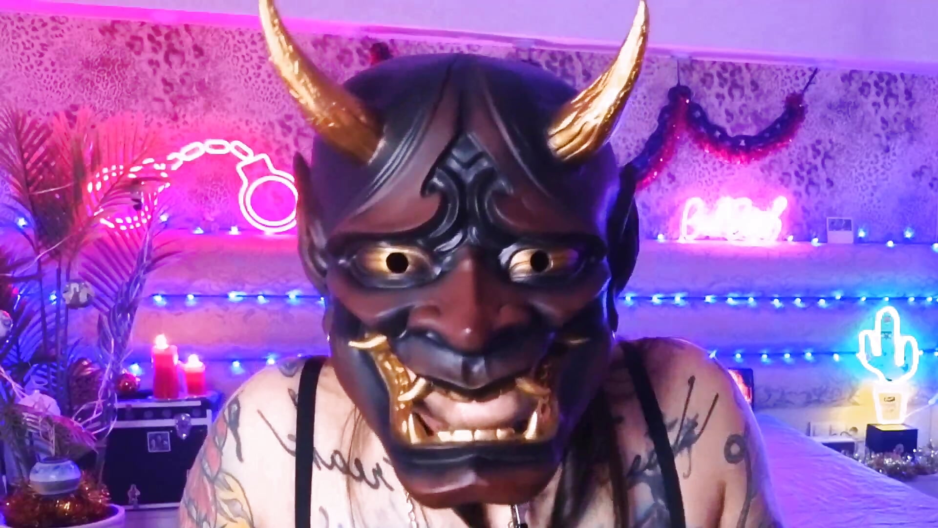 my pussy makes an insane amount of squirt from the vibrations, play with me please my hero - video by Cool_Freak_ cam model