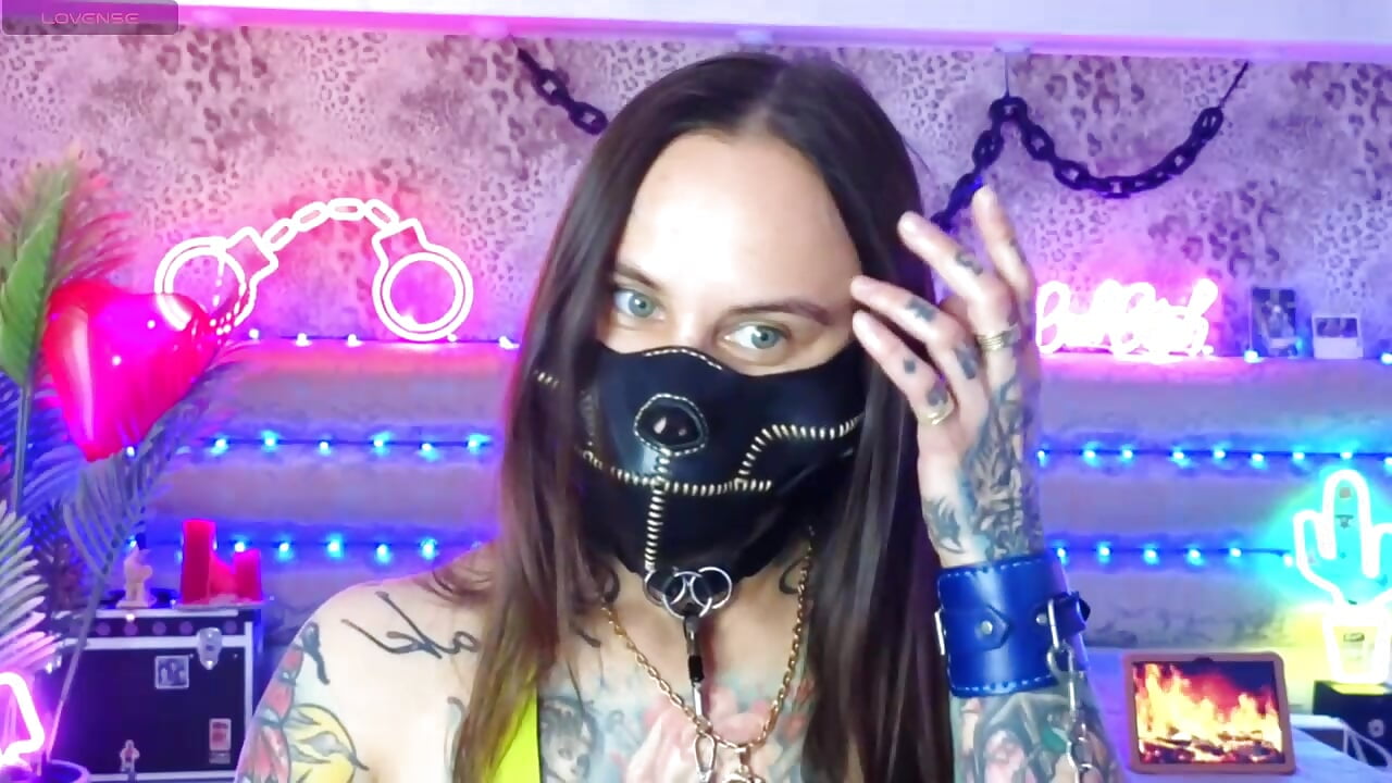 hard bdsm pain slave humiliation saliva handcuffs clamps on the nipples - vídeo de la modelo de cam Cool_Freak_