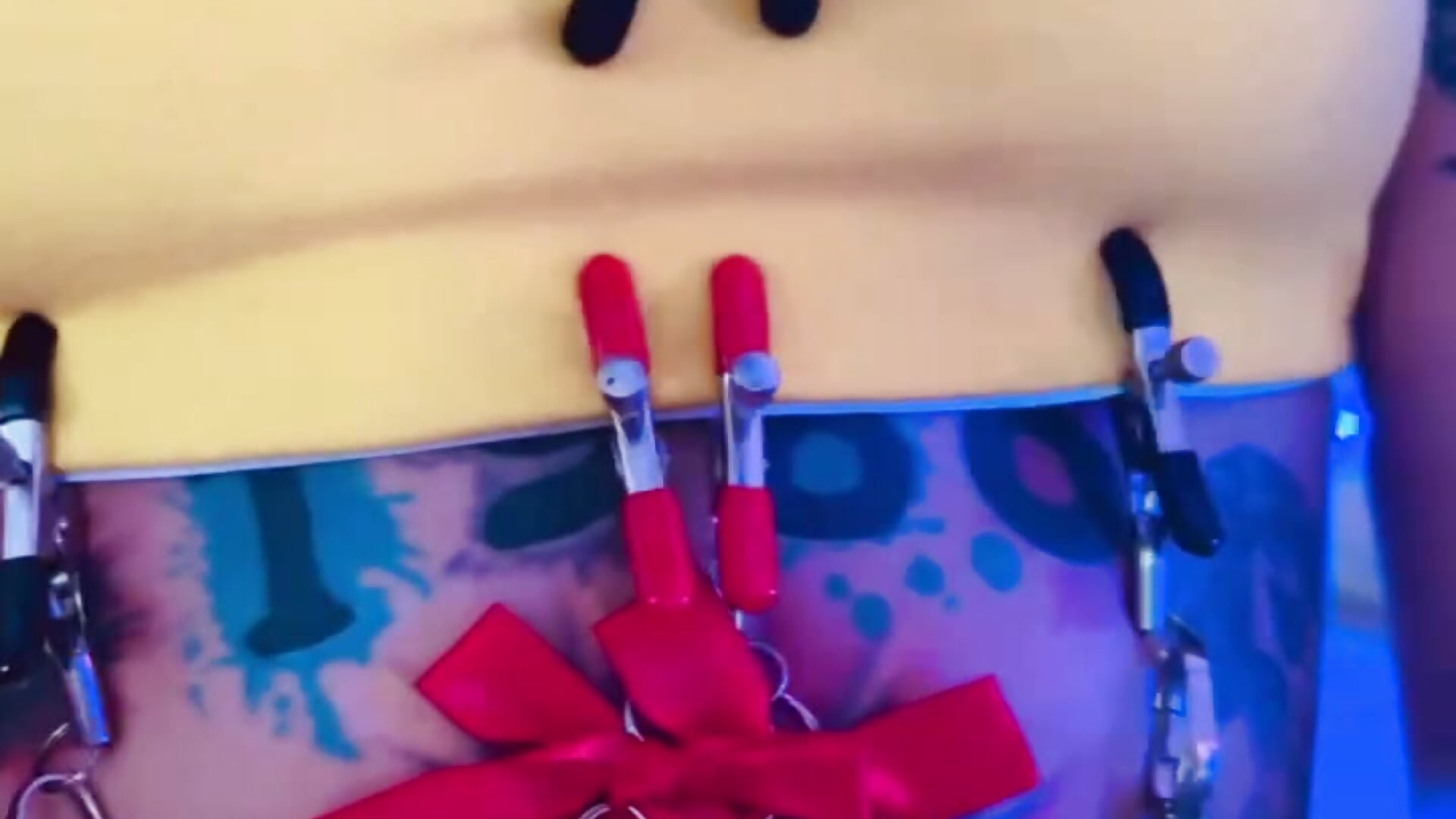 Do you love when it hurts me? I love a lot of clamps I love hard bdsm pain. - Cool_Freak_ 的视频