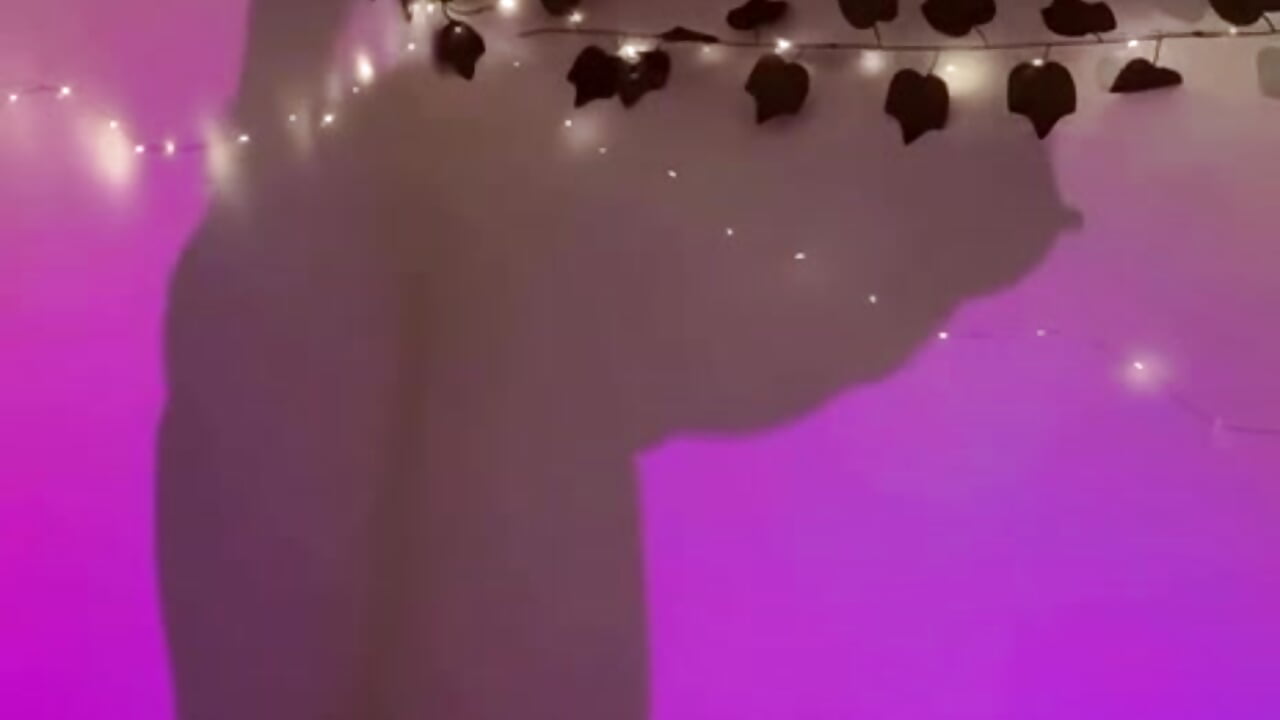 My room, my shadow, my caresses 😏🔥 - video oleh model kamera _Jessy_Moon_
