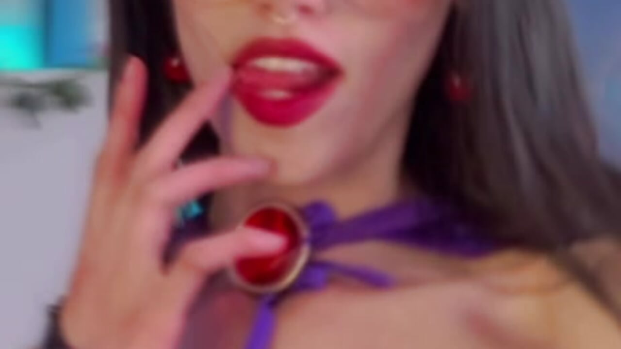 The ​princess ​of ​hell ​is ​back ❤️‍🔥 - فيديو من _Jessy_Moon_ موديل الكام