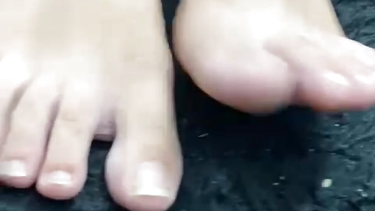 My feets♥ - video by Allanna_15 cam model