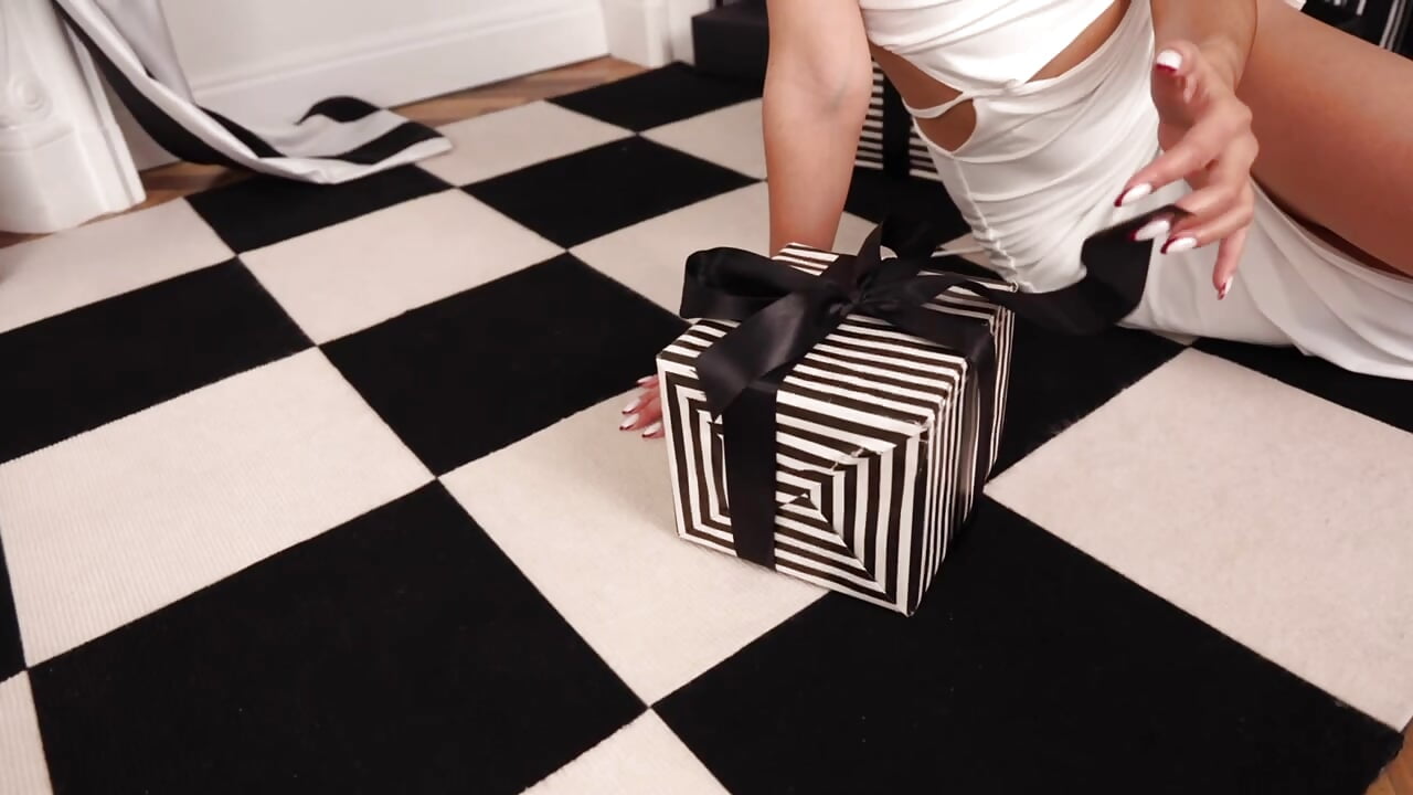 A perfect athletic body and a gorgeous smile for Christmas - JasmineAsha 캠 모델의 동영상