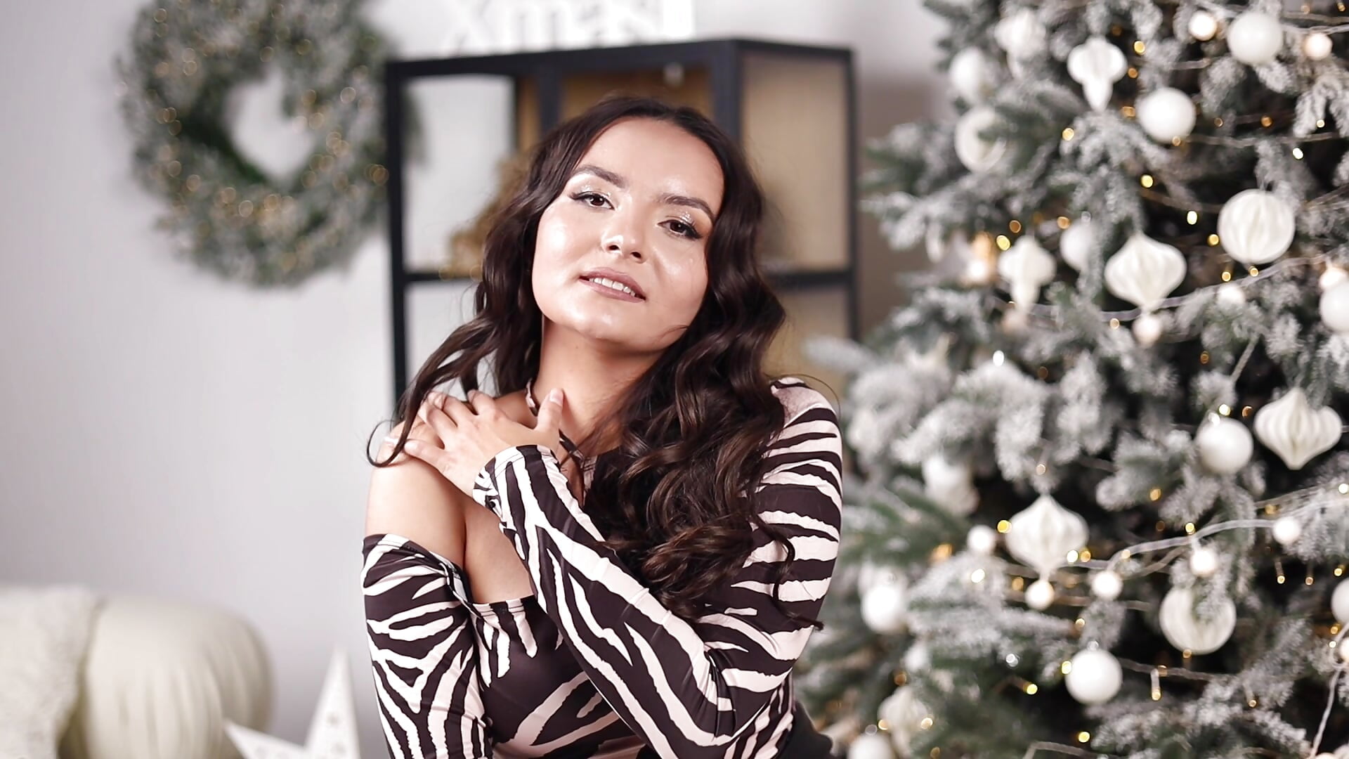 New Year's seduction - JasmineAsha 캠 모델의 동영상