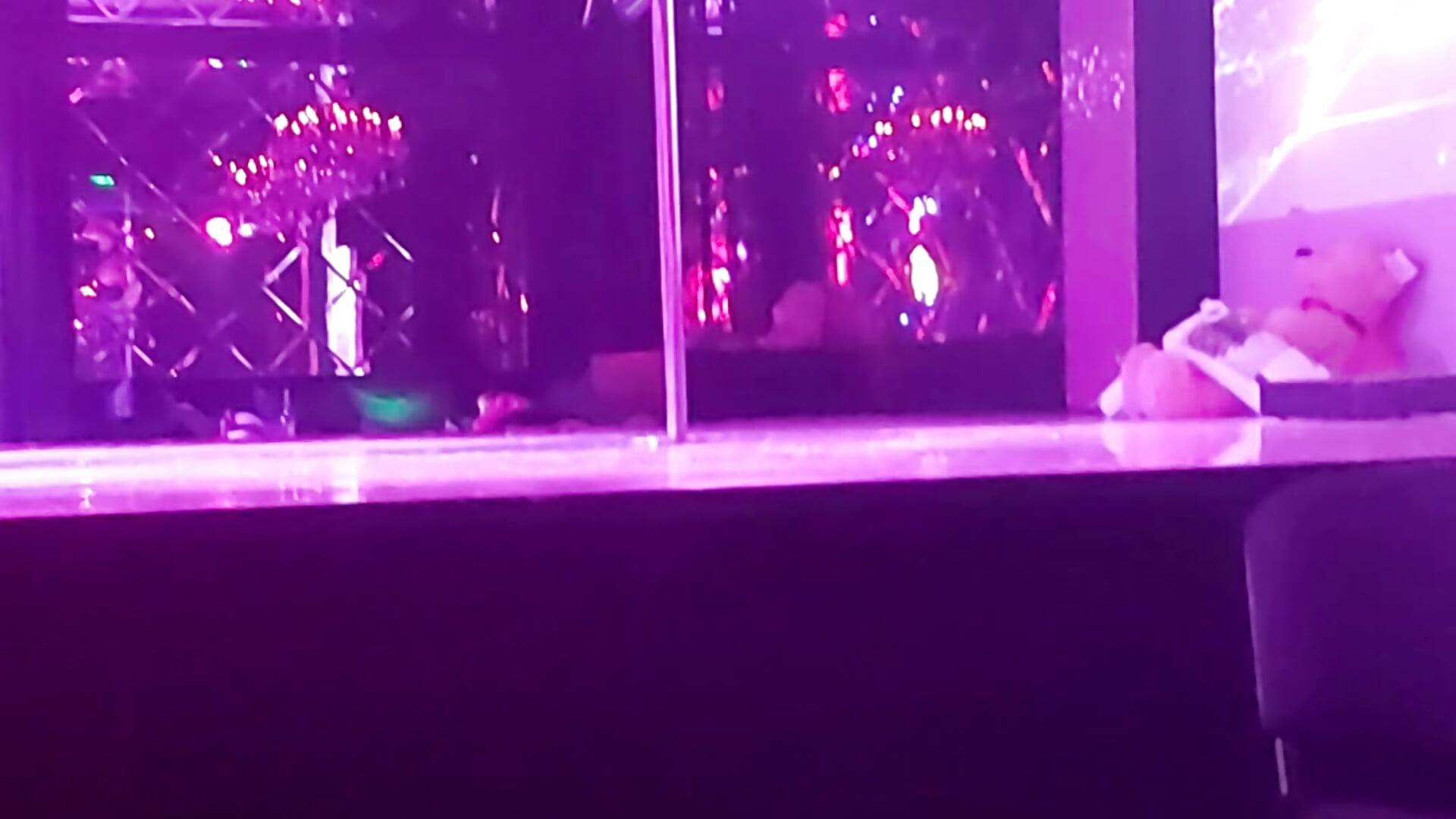 striptease on a pole - video oleh KagamiTayga kamera model