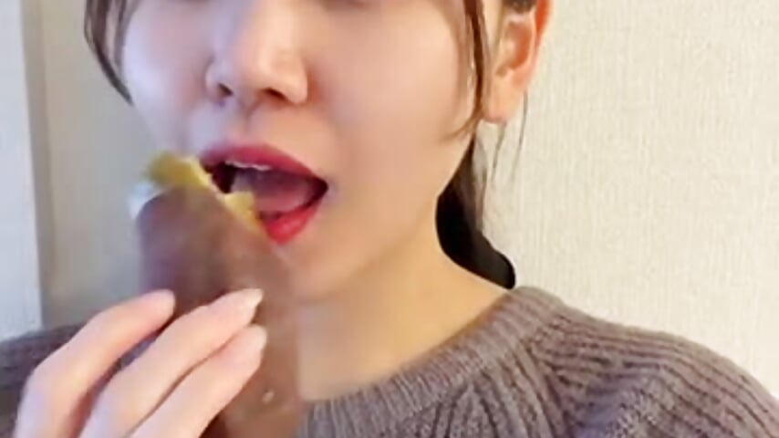 ただ焼き芋を食べる動画です。