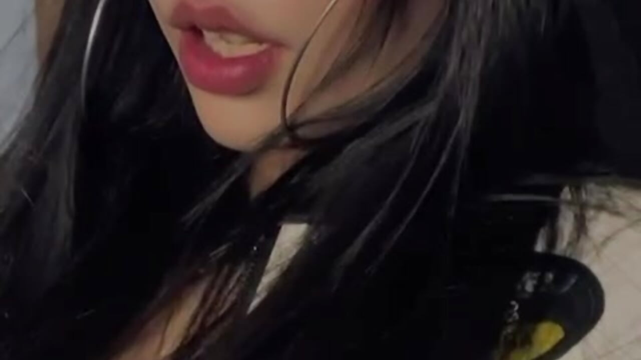 A slightly seductive look ❤