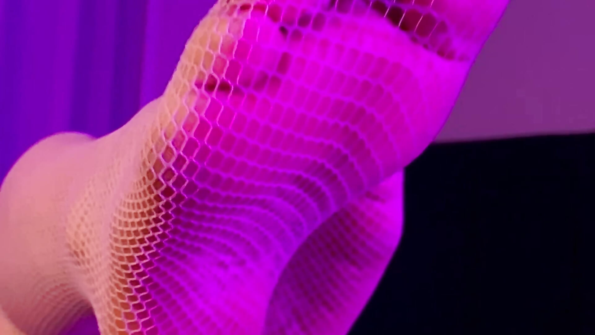 wb hot footjob with my soft feet?:)