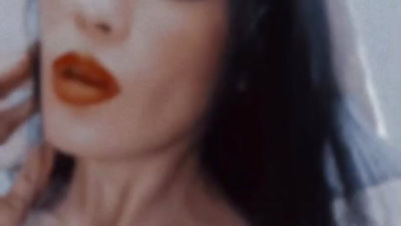 💄 Lip Gloss & Bad Thoughts 😘 – video modela na kameri Salome_Cherie