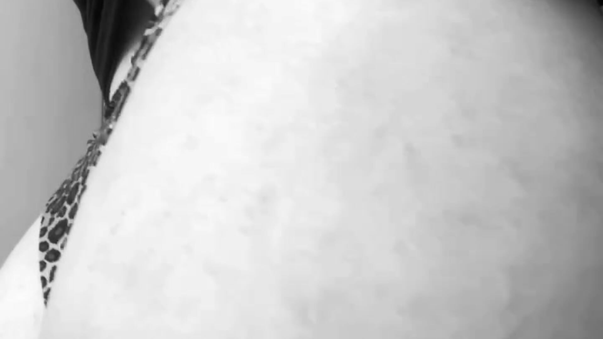 Hot twerk - video by Emily_Mo cam model