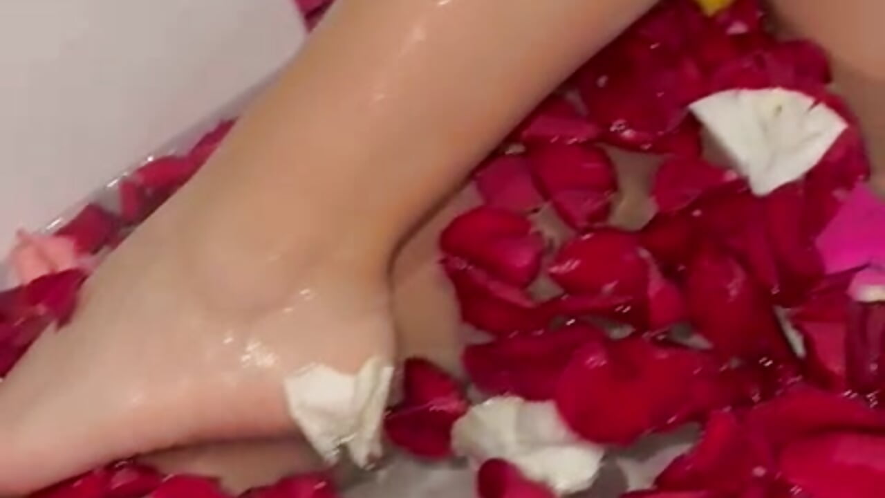 I am your Valentine's gift - video by dina_ride cam model