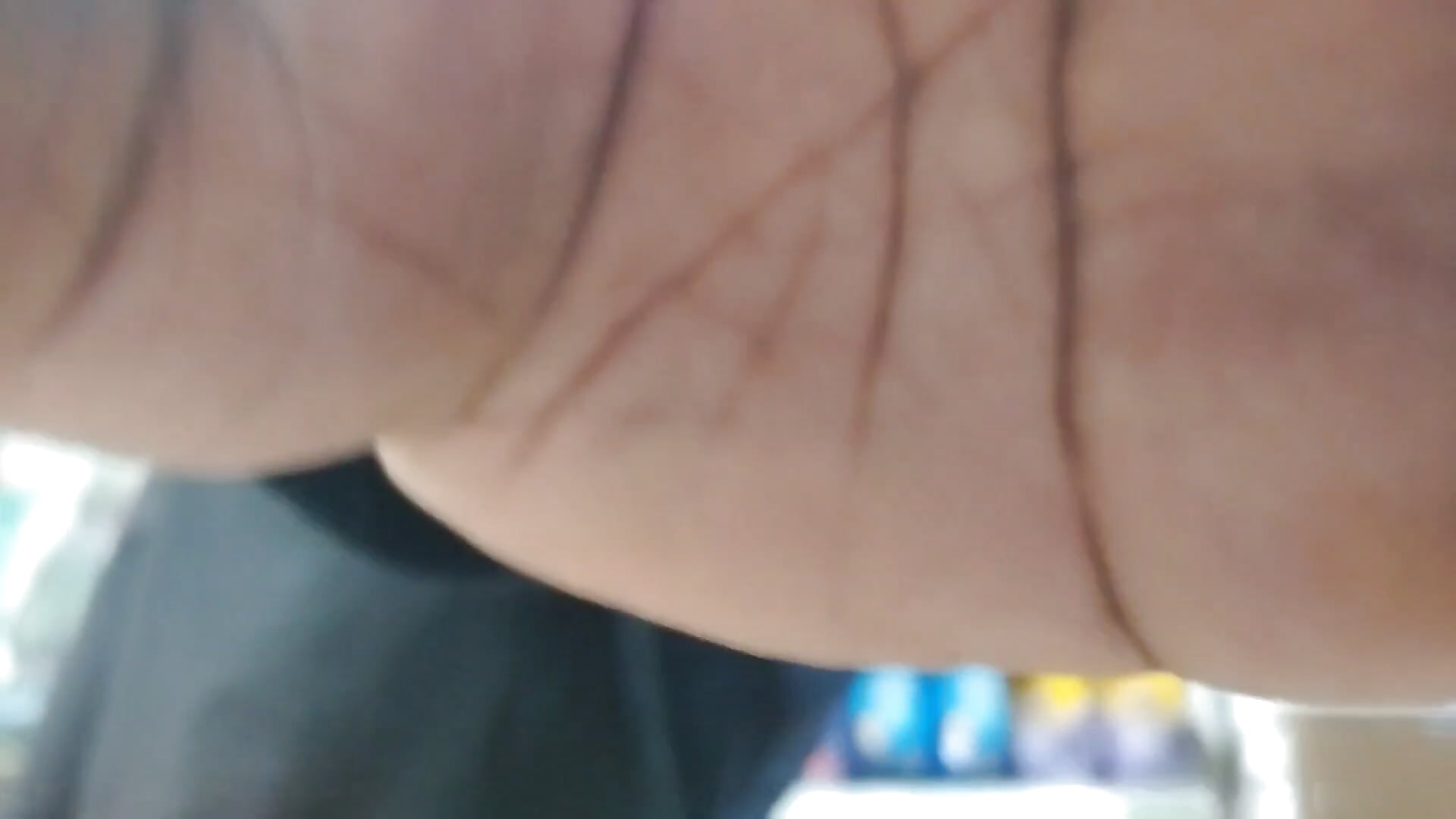PULLING OUT DICK IN PUBLIC – video od webkamerové modelky BBC_LONGPIPE22