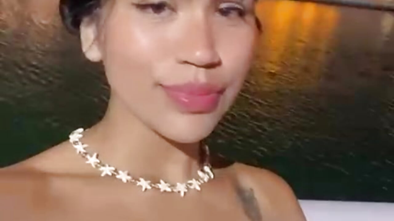 a gift for you - video by Caroliina_Saenz cam model