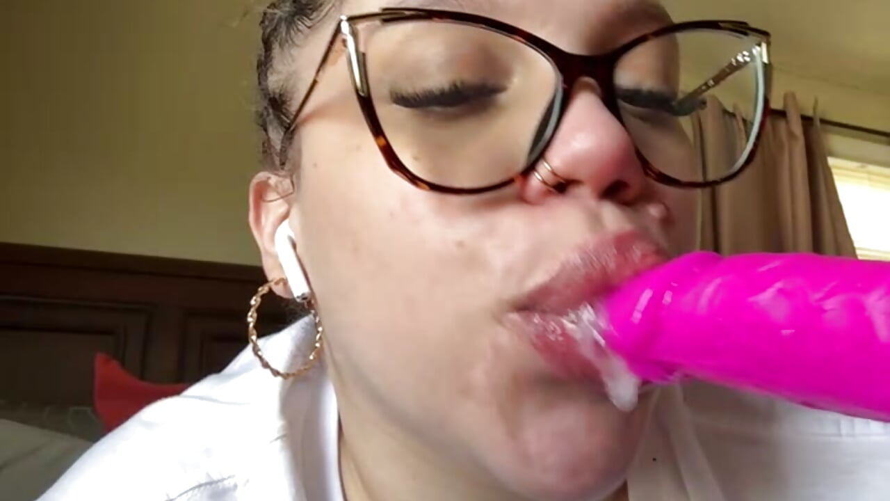 Public show - slurp on the dildo