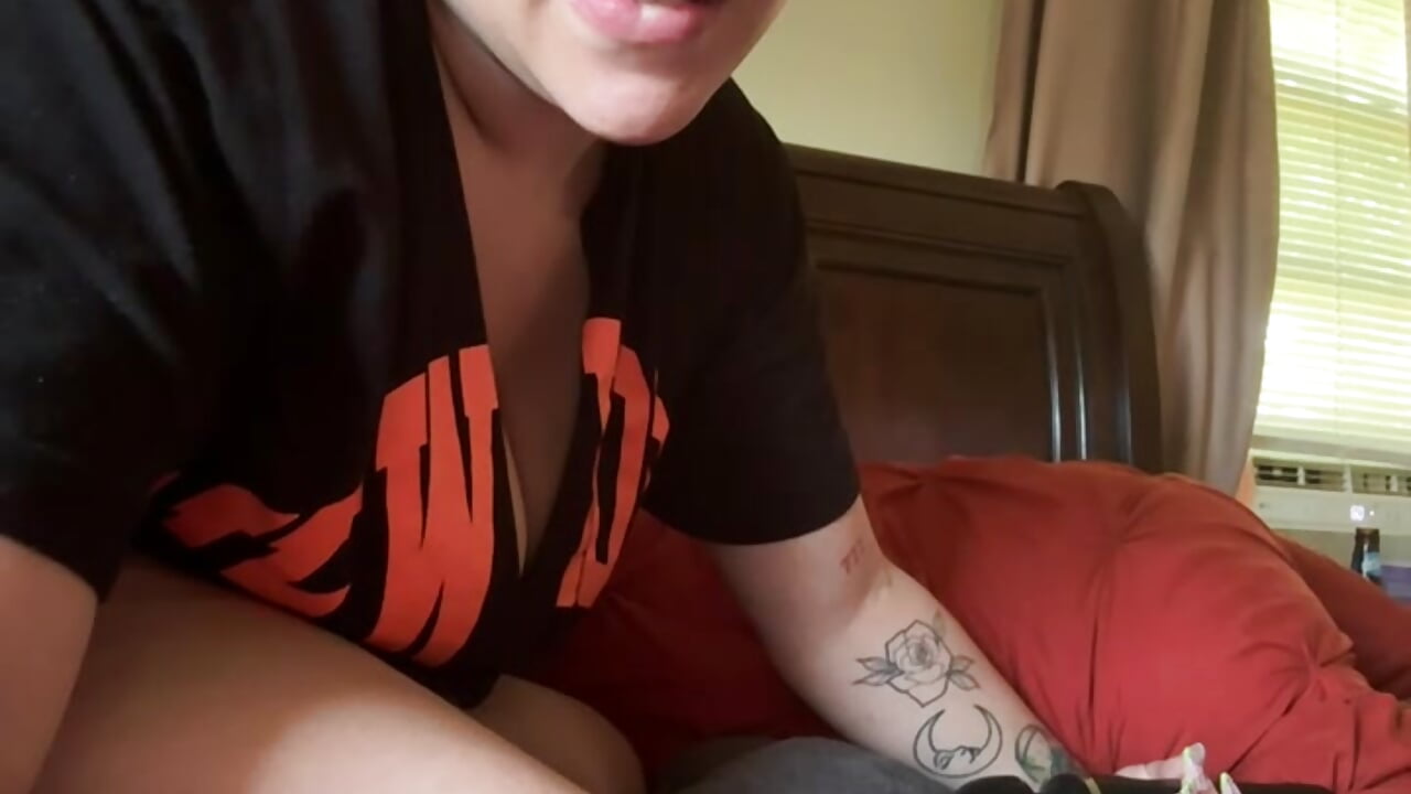 Public show - finger ass