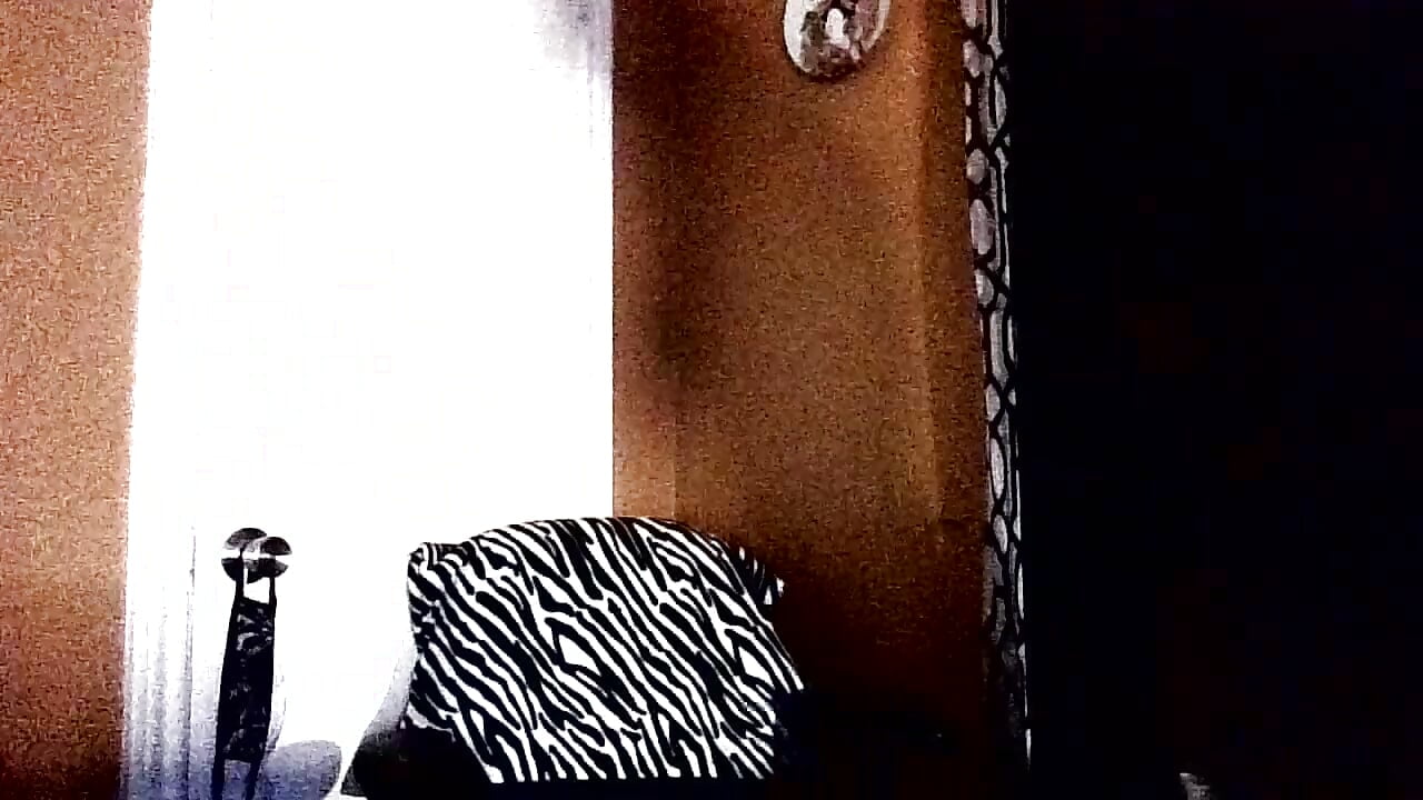 WIN_20250521_02_56_04_Pro - vídeo de DivatheSnakecharmer modelo de câmara