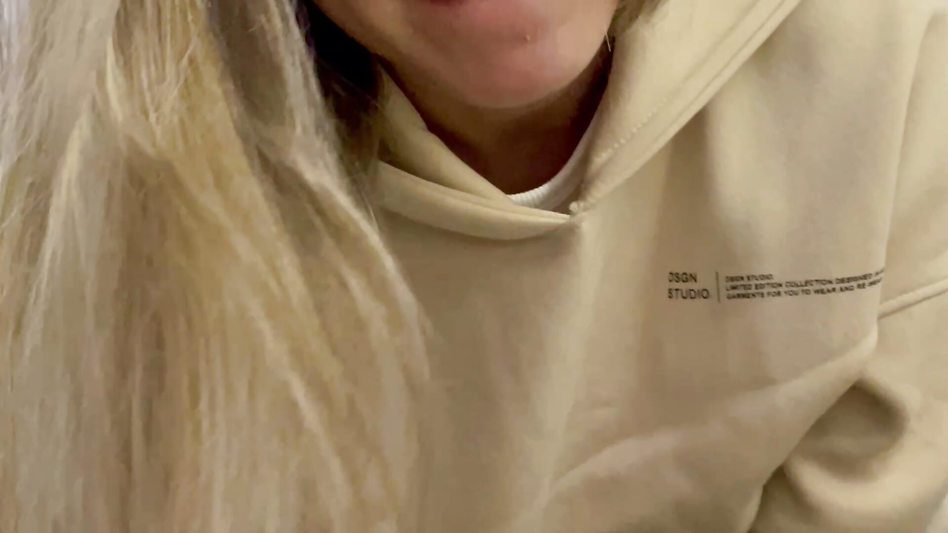 Accidental Squirt in the Airplane - hayleex_x主播的视频