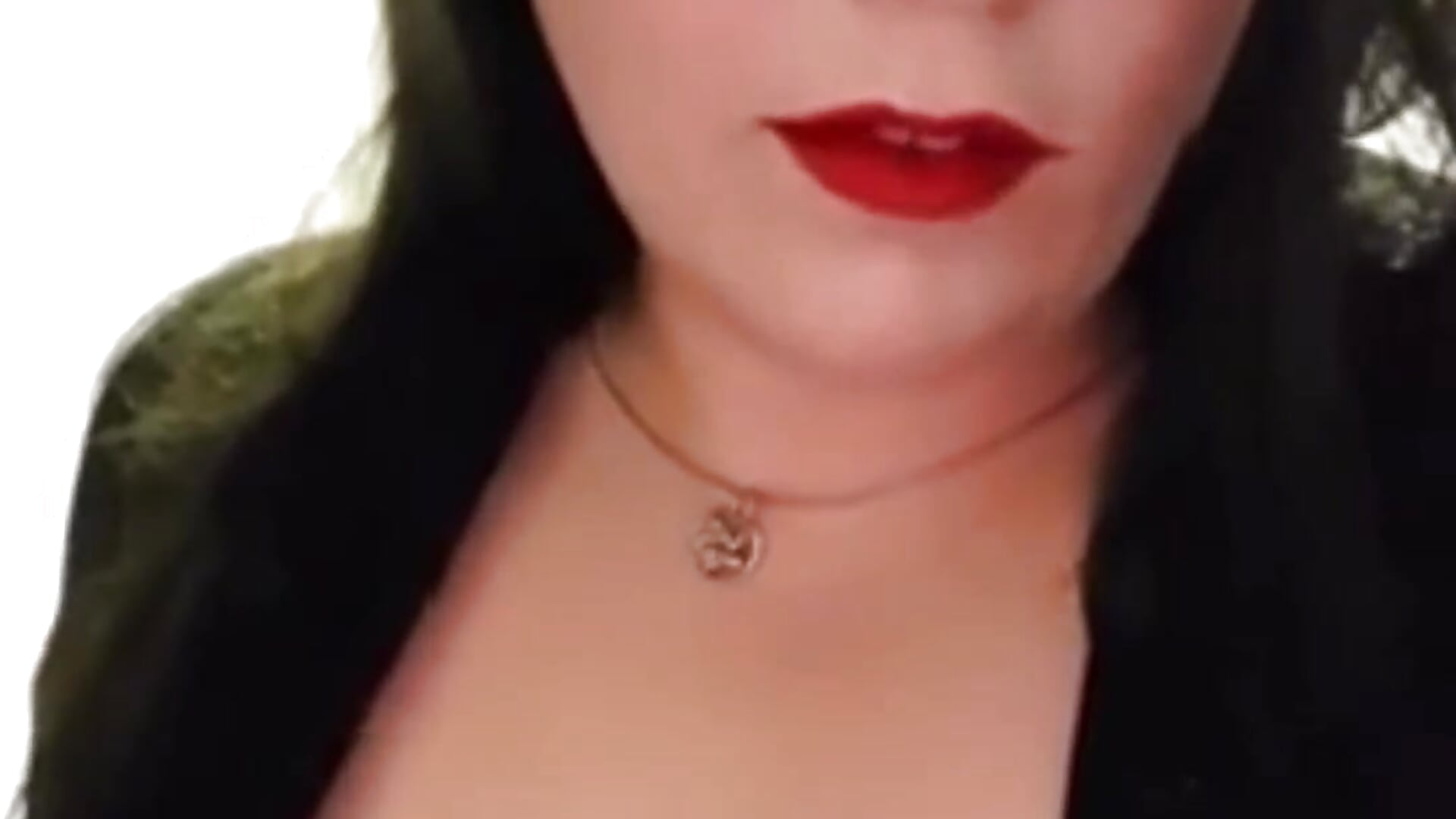 Succubus Des Crops Tits & Sucks Cock