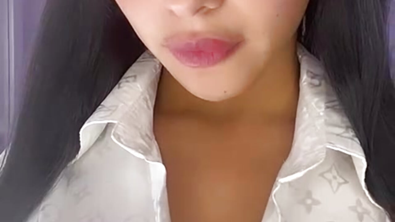 Undress with me - video by lucykinky22 cam model