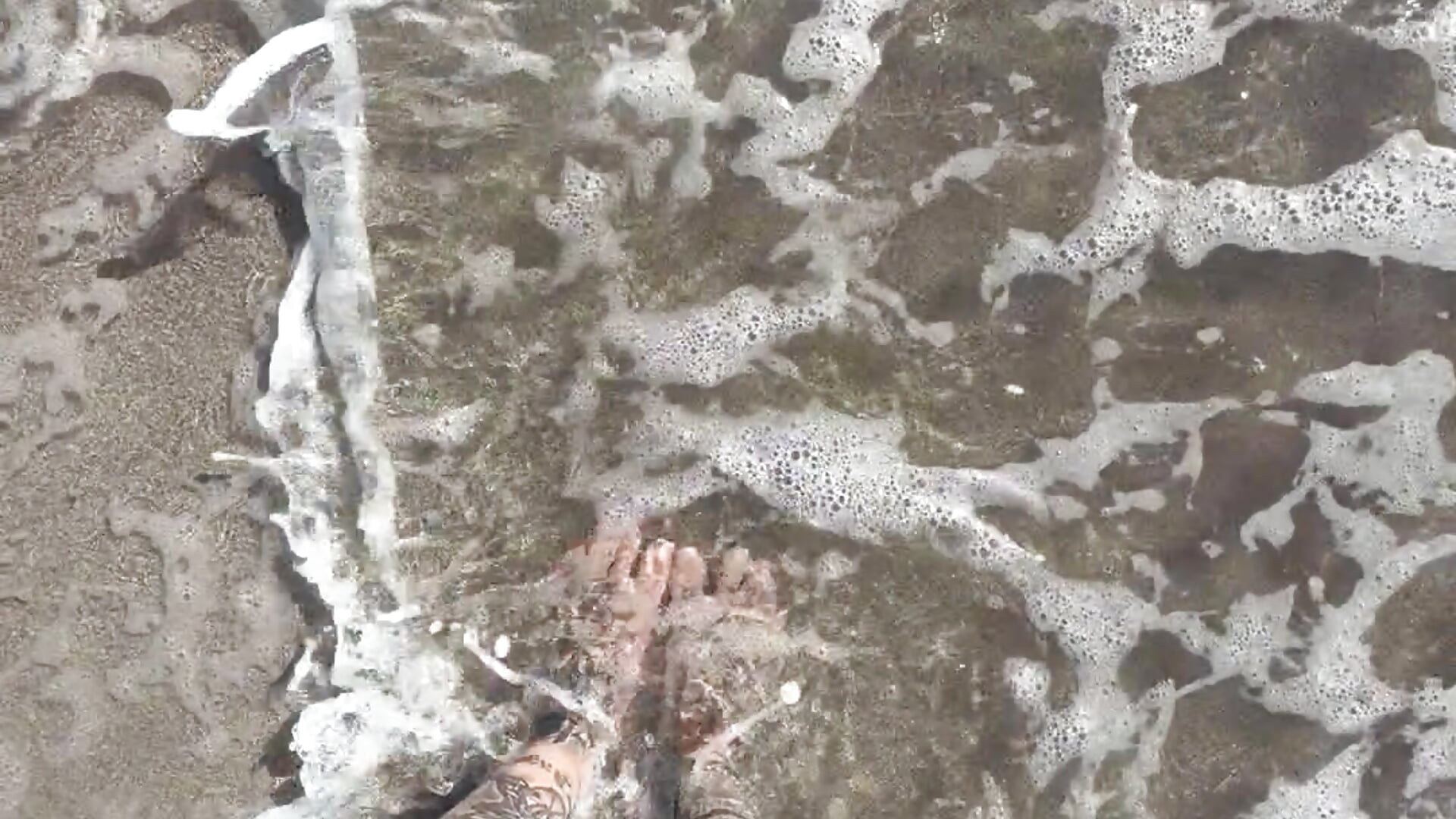 Feet in the sea 🌊🏝️🦶🏻