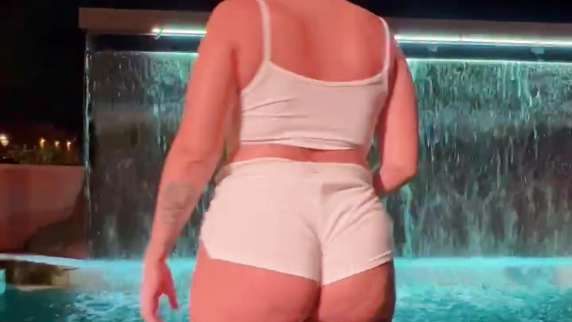 Waterfall + Booty = A Wonderful Night On The Town!!!