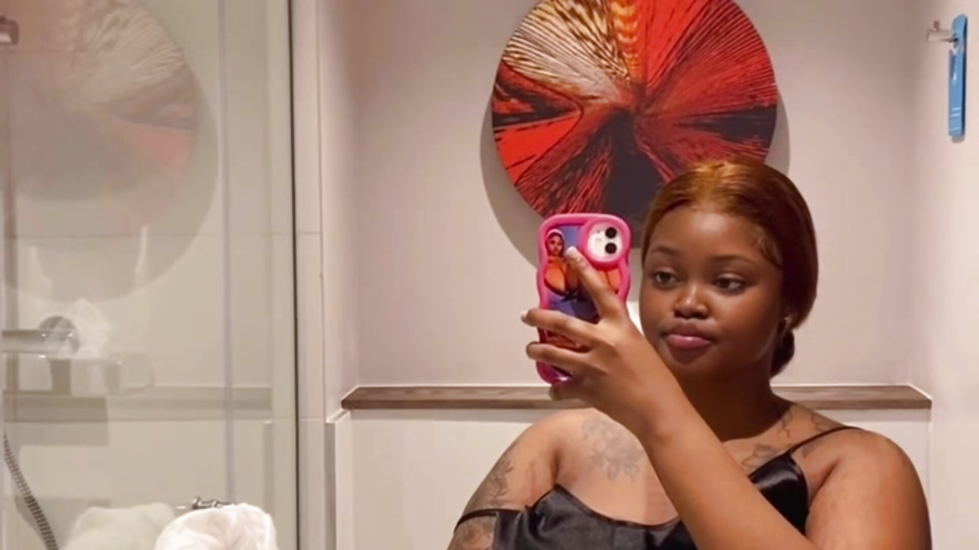 Facetune8F5BAAEC-BDA5-4776-8F01-A4544AEBF1CD - فيديو من Yung-Missy موديل الكام