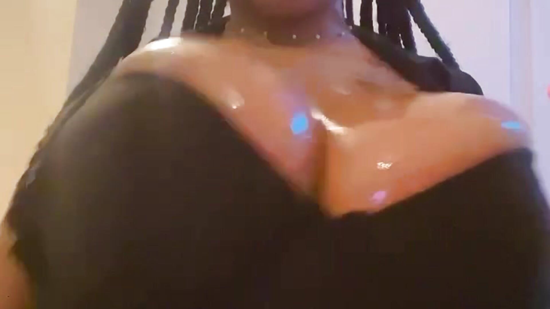 ec4d178a-e135-4cef-b3ac-ae77352bae34 - فيديو من Yung-Missy موديل الكام