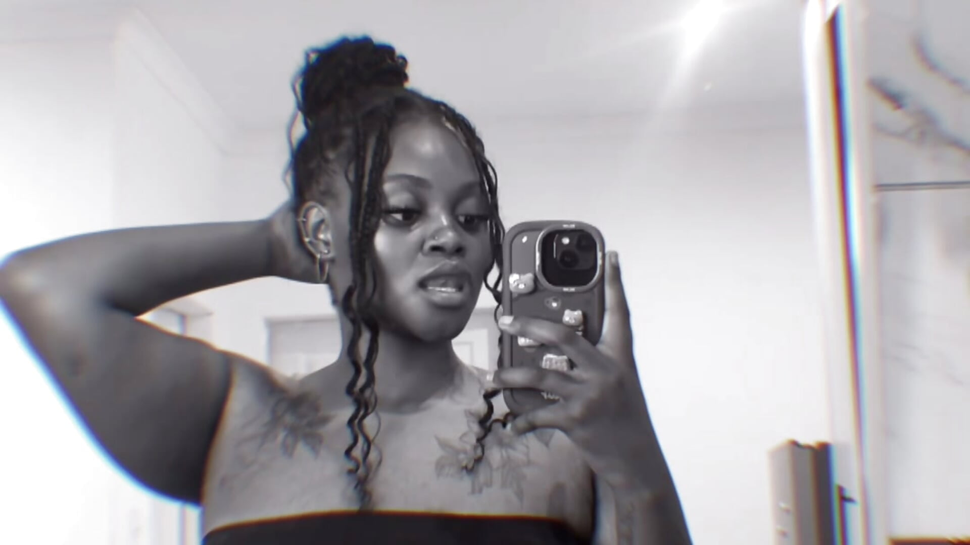 1F18AEA7-324F-4AF6-9658-8198799413C6 - فيديو من Yung-Missy موديل الكام