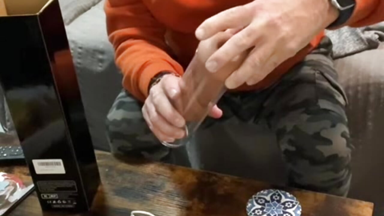 Unboxing my new sex you!! Full video - vídeo de la modelo de cam DaddybearVLC